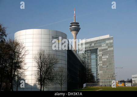 Stadttor, city gate grattacielo, Duesseldorf, Renania settentrionale-Vestfalia Foto Stock