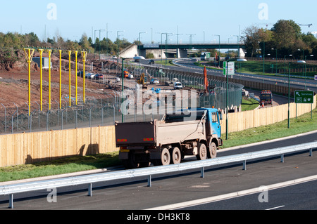 Dall'Aeroporto di Birmingham pista estensione, deviato A45 Road, Birmingham, Regno Unito Foto Stock