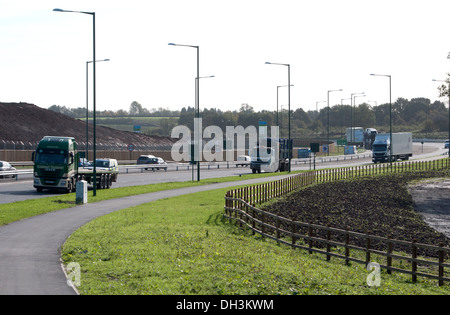 Dall'Aeroporto di Birmingham pista estensione, deviato A45 Road, Birmingham, Regno Unito Foto Stock