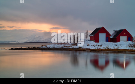Paesaggio norvegese.pescatore capanne.Tromso,al di sopra del Circolo Polare. Foto Stock