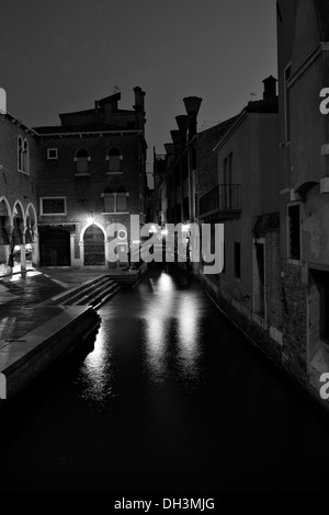 Abbandonata piazza di Venezia in bianco e nero, Sito Patrimonio Mondiale dell'UNESCO, Venezia, Veneto, Italia, Europa Foto Stock