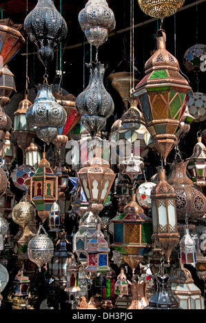 Negozio di antiquariato marrakech marocco Medina Souk Mercato Foto Stock