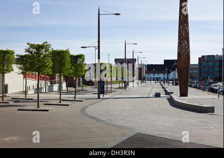 Il paesaggio urbano con artwork in Gloucester Docks REGNO UNITO Foto Stock