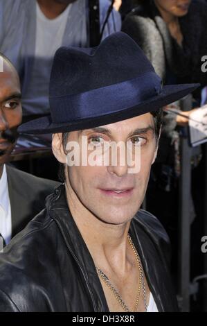 Los Angeles, CA, Stati Uniti d'America. 30 ott 2013. Perry Farrell alla cerimonia di induzione per la stella sulla Hollywood Walk of Fame per Jane, Hollywood Boulevard, Los Angeles, CA Ottobre 30, 2013. Credito: Michael Germana/Everett raccolta/Alamy Live News Foto Stock