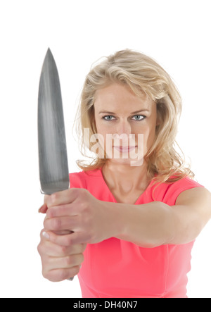 Donna con coltello da cucina Foto Stock