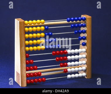 Rechenschieber, Abakus mit bunten Kugeln Foto Stock