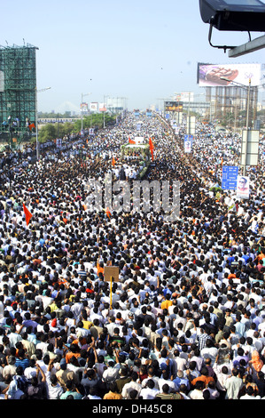 Il corteo funebre folla Balasaheb Thackeray Mumbai India Maharashtra Foto Stock