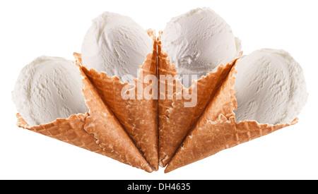Colorato di gelati in cono di cialda. Il file contiene i tracciati di ritaglio. Foto Stock