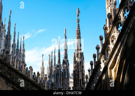 Dettaglio della cupola i campanili sul tetto a cupola top a Milano Foto Stock