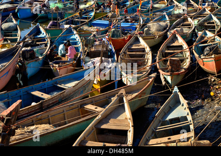 Barche ormeggiate a Porbandar port Gujrat India Asia Foto Stock