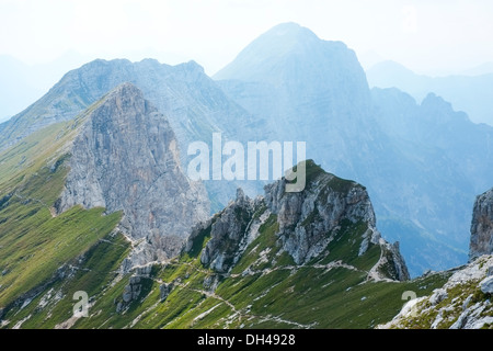 Panorama da Jof di Montasio nelle Alpi Giulie, Friuli, Italia Foto Stock
