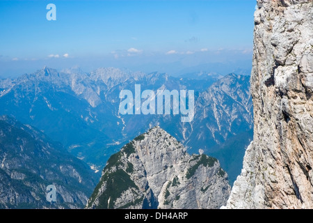 Vista dal Jof di Montasio nelle Alpi Giulie, Friuli, Italia Foto Stock
