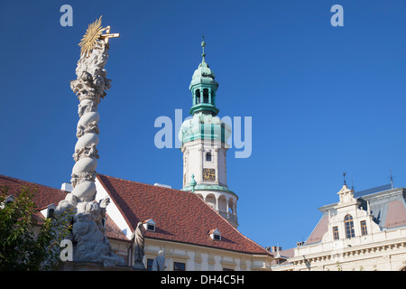 Firewatch Tower e la trinità Colonna nella piazza principale, Sopron, Western oltre Danubio, Ungheria Foto Stock