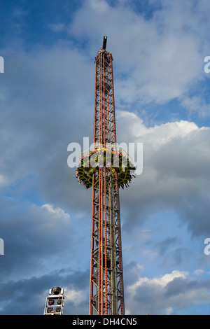 Divertimento a Monaco di Baviera - festa della birra Oktoberfest, Baviera Germania Foto Stock