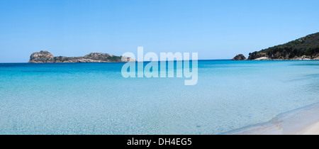 Mare azzurro e trasparente di Porto Tramatzu spiaggia, Teulada, Sardegna Foto Stock