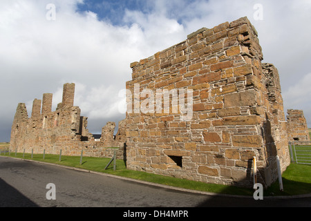 Isole di Orkney, Scozia. Vista pittoresca del west esterni rovine di elevazione del Earl's Palace a Bisray. Foto Stock