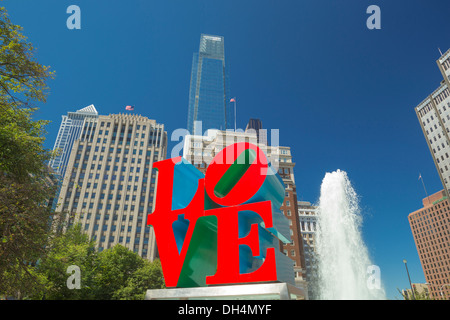 SCULTURA D'AMORE (©ROBERT INDIANA 1970) KENNEDY PLAZA DOWNTOWN PHILADELPHIA PENNSYLVANIA USA Foto Stock