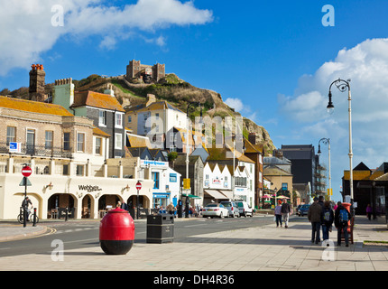 Hastings Old Town e Funicular Cliff Beach Railway a Hastings East Sussex Inghilterra GB UK Europa Foto Stock