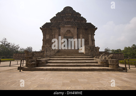 Facciata della Jagamohana del 13 ° secolo Konark Sun tempio. Attribuito al re Narasimha Deva i della dinastia Ganga orientale, Odisha, India Foto Stock