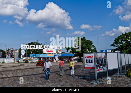 Piazza di fronte al cancello principale del Cantiere di Danzica, con una mostra sulla storia della solidarietà, il Polacco sindacato Foto Stock