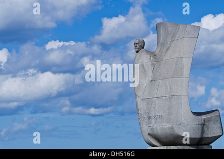 Un monumento allo scrittore e sailer Joseph Conrad, 1857-1924, sul molo sud, Gdynia, Polonia, Europa Foto Stock