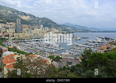 Porto di Monaco guardando verso Monte Carlo dalla zona del Palazzo del Principe di Lunedì 21 Ottobre, 2013. Credito: Ron Sachs / CNP Foto Stock