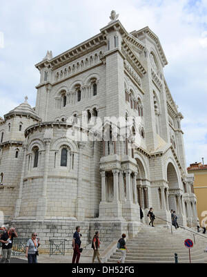 Cattedrale di Nostra Signora dell Immacolata Concezione conosciuta anche come la Cattedrale di San Nicola, a Monaco il lunedì 21 ottobre, 2013. Questa cattedrale è il luogo dove il Principe Ranier III e Grace Kelly erano sposati il 19 aprile 1956. Credito: Ron Sachs / CNP Foto Stock