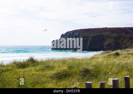 Il bretone il paesaggio costiero, Camaret-sur-Mer, Bretagna, Francia, Europa Foto Stock