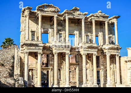 La biblioteca di Celso è un antico edificio Romano in Efeso, Anatolia, ora parte di Selcuk, Turchia. Foto Stock