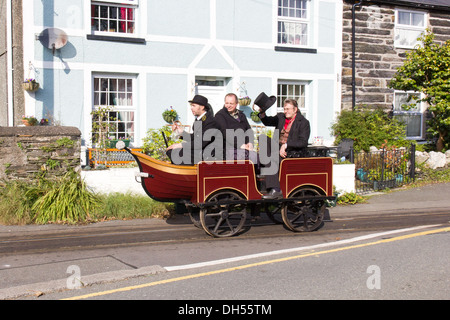 Penrhyn stazione a Blaenau Ffestiniog ferrovie a vapore con una barca in condizioni di gravità Foto Stock