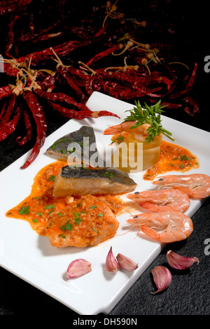 Vassoio di pesce con frutti di mare Foto Stock