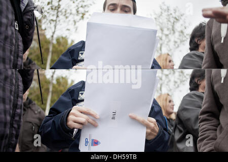 Parigi, Francia. 31 ott 2013. Un authorized luogo di incontro oggi invece di piazza della Repubblica dal ''l'dal'' e che poco prima della pausa invernale che inizia stasera la raccolta, a Parigi, il 31 ottobre 2013.foto: Michael Bunel/NurPhoto Credito: Michael Bunel/NurPhoto/ZUMAPRESS.com/Alamy Live News Foto Stock