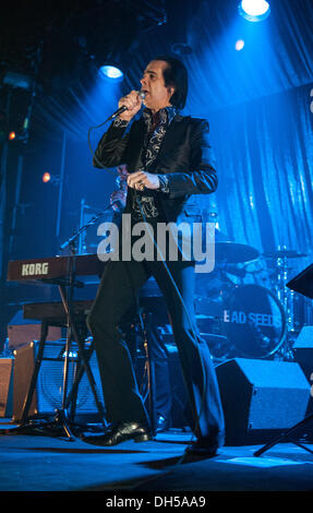 Glasgow, Scotland, Regno Unito . 31 ott 2013. Il cantante australiano Nick Cave di Nick Cave e i Bad Seeds eseguire sul palco a Barrowlands sala da ballo a ottobre 31, 2013 a Glasgow Credit: Sam Kovak/Alamy Live News Foto Stock