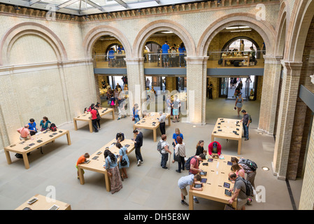 Apple Store in Covent Garden di Londra, Inghilterra, Regno Unito Foto Stock