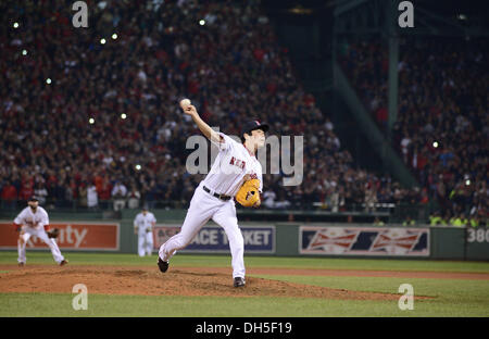 Boston, Massachusetts, USA. 30 ott 2013. Koji Uehara (Red Sox) MLB : Koji Uehara dei Boston Red Sox piazzole nel nono inning durante il gioco 6 del 2013 Major League Baseball World Series contro il St. Louis Cardinals al Fenway Park di Boston, Massachusetts, Stati Uniti . Credito: AFLO/Alamy Live News Foto Stock