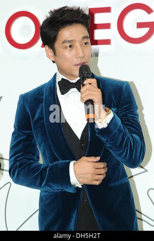 Hong Kong, Cina. 30 ott 2013. Attore coreano Ji Jin Hee assiste le attività commerciali di Hong Kong, Cina mercoledì 30 ottobre, 2013. Credito: TopPhoto/Alamy Live News Foto Stock