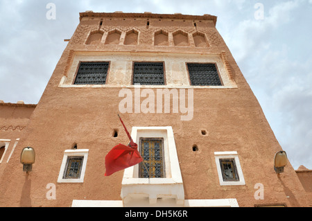 Ministero della cultura, terra sbattuta architettura nella città vecchia o Medina, Ouarzazate, Marocco, Africa Foto Stock