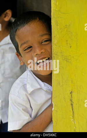 Scuola per i sordi, boy, alunno, Beliatta, Sri Lanka, Ceylon, Asia del Sud, Asia Foto Stock