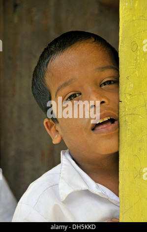 Scuola per i sordi, boy, alunno, Beliatta, Sri Lanka, Ceylon, Asia del Sud, Asia Foto Stock