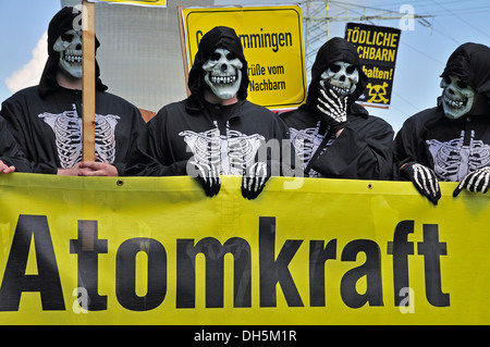 Anti nucleare dimostrazione a Gundremmingen centrale nucleare, la più potente centrale nucleare tedesca impianto di alimentazione Foto Stock