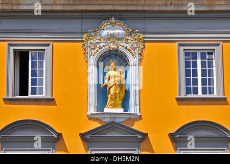 La Madonna e il bambino sopra l'entrata, Rheinische Friedrich-Wilhelms-Universitaet o università di Bonn, ex palazzo elettorale Foto Stock