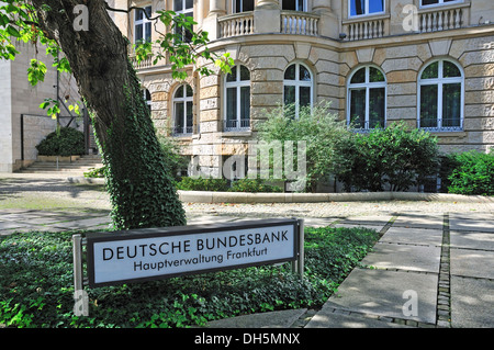 Lettering presso la sede della Deutsche Bundesbank tedesca Banca Federale, Frankfurt am Main, Hesse, PublicGround Foto Stock