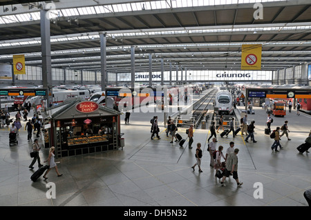 Concourse, la Stazione Ferroviaria Centrale di Monaco di Baviera, Baviera, Baviera Foto Stock