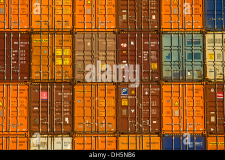 Contenitori, il contenitore alla stazione di carico Dornstadt vicino a Ulm, Baden-Wuerttemberg, PublicGround Foto Stock