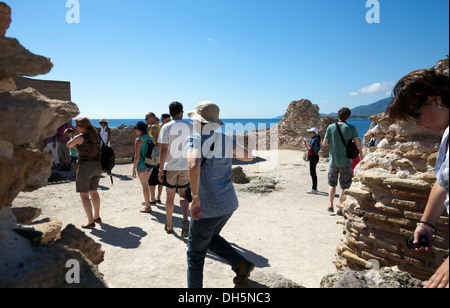 Rovine di Nora, Bagni termali sul lungomare nel sud della Sardegna Foto Stock