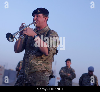 Royal Marines e Marines con II Aeromobili Marina Wing (Avanti) celebrare il 349 anniversario della Royal Marines a Camp Leath Foto Stock