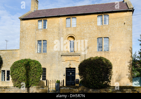 Smart house di Moreton-in-Marsh noto come Old School House che in passato era un bambino a scuola Foto Stock