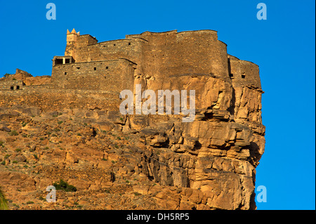 Agadir Aguelluy, castello fortificato su una rupe, Amtoudi, Anti-Atlas o minore Atlas mountain range, nel sud del Marocco, Marocco Foto Stock