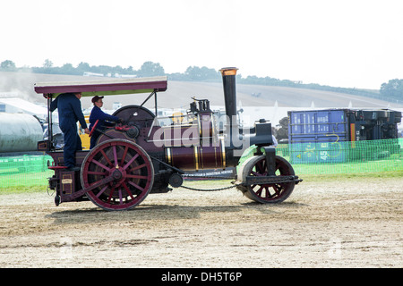 Un rullo di rubare al vapore di Dorset fair parade Foto Stock