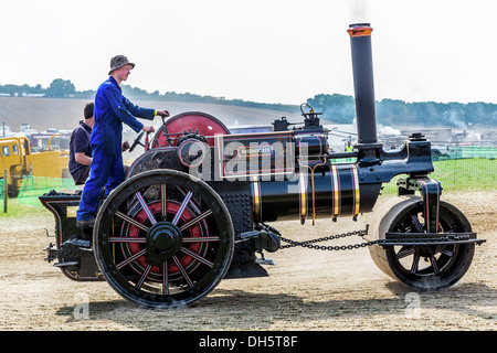 Un rullo di rubare al vapore di Dorset fair parade Foto Stock